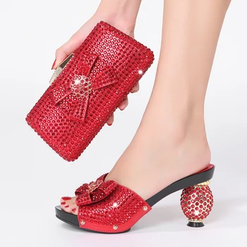 O Design italiano com a Última Moda Nobre de Luxo de Estilo as Mulheres Sapatos e Bolsa Conjunto Decorada Com Strass na Cor Vermelha para a Festa